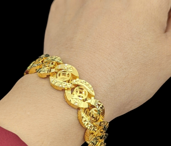 Lắc Tay Khoen Lật Đồng Tiền Chạm Máy