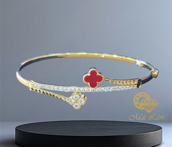 Vòng Tay Hoa Đỏ, Trắng