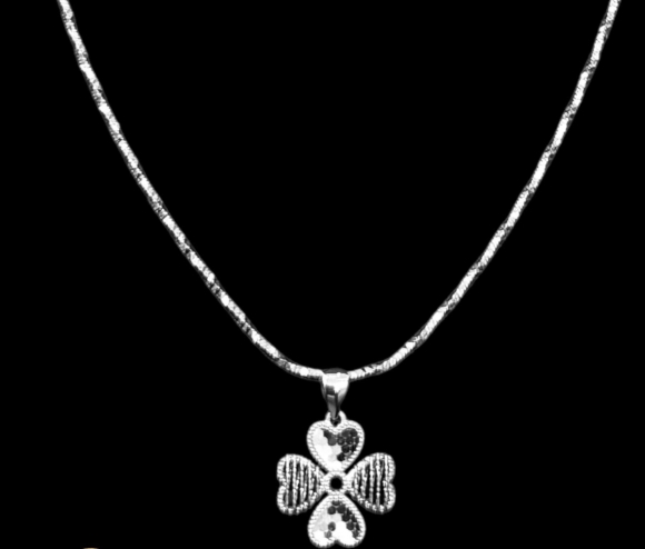 Mặt 750 - Hoa 4 Cánh Trái Tim